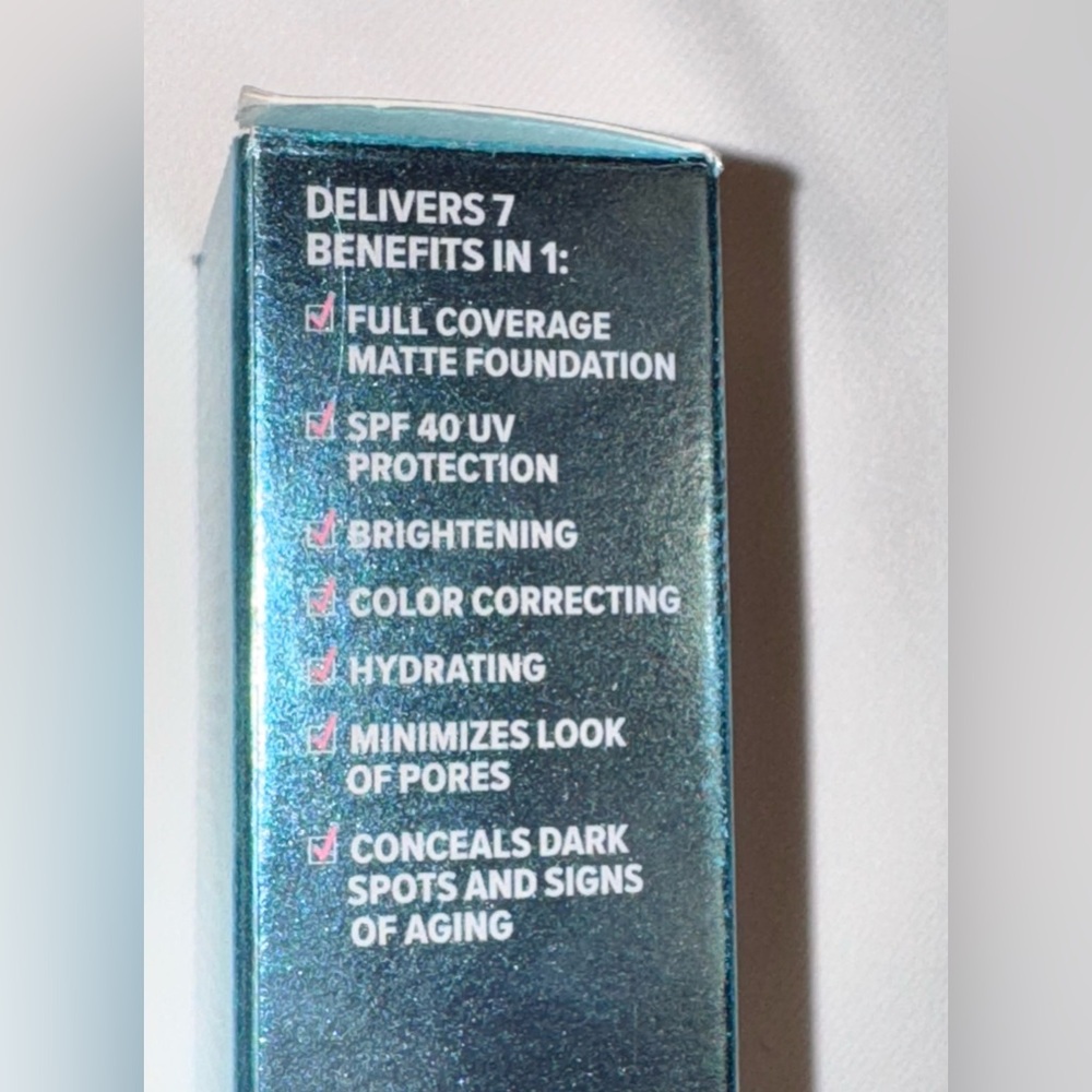 IT Cosmetics CC+ Oil-Free Matte Foundation and it Conceals, SPF 40 - Tan - Picture 6 of 7
